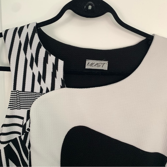 Lovely color block dress - Picture 2 of 3